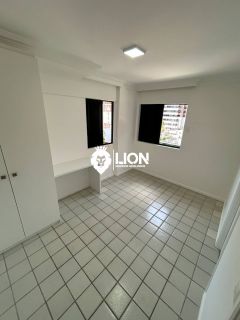 Apartamento à Venda na Ponta Verde – Localização Privilegiada e Excelente Ventilação!