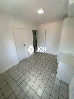 Apartamento à Venda na Ponta Verde – Localização Privilegiada e Excelente Ventilação!