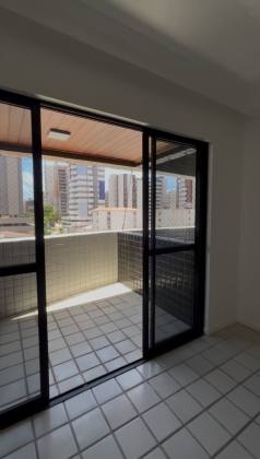 Apartamento à Venda na Ponta Verde – Localização Privilegiada e Excelente Ventilação!