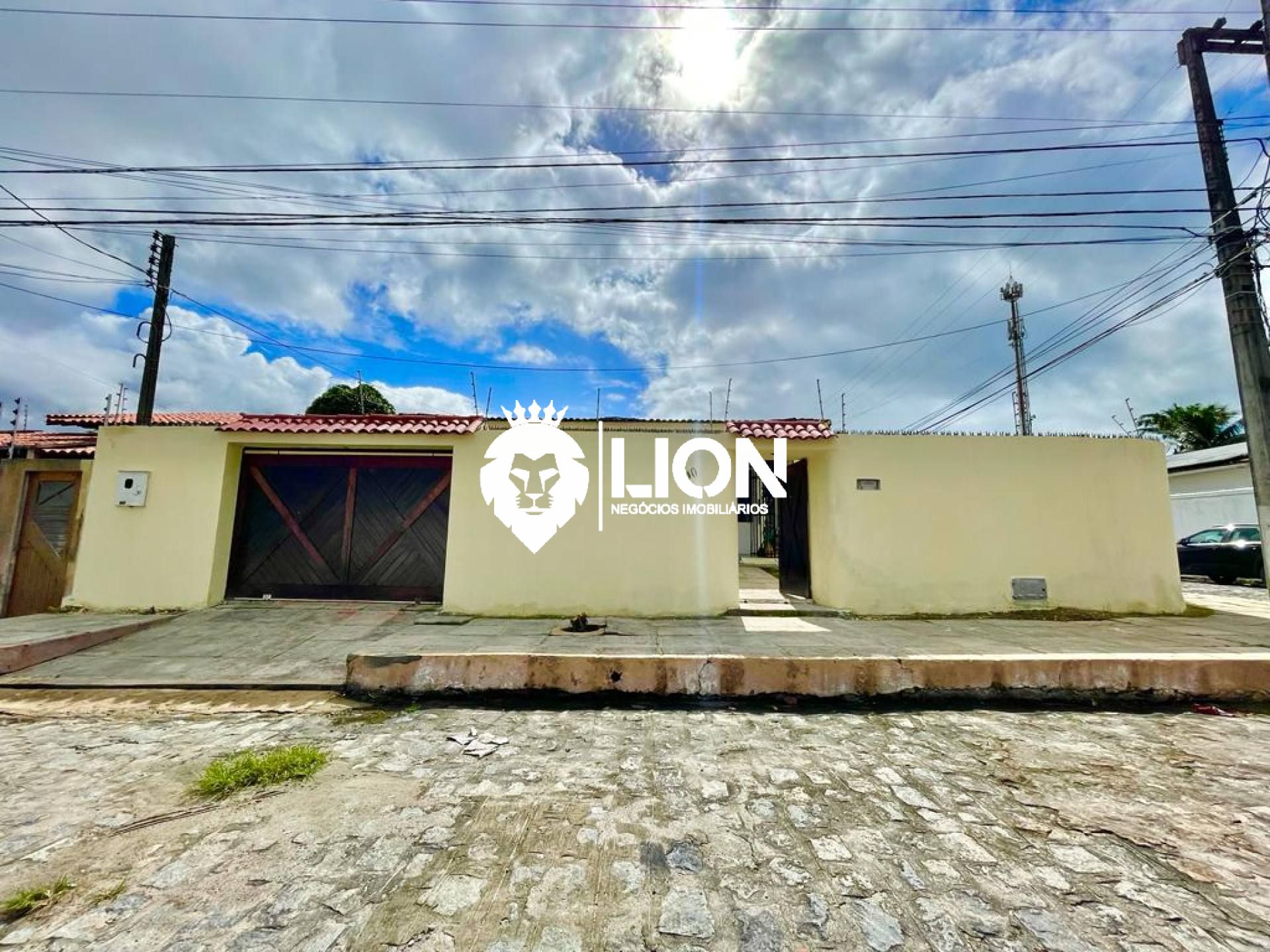 (016)EXCELENTE ALUGUEL - CASA DE ESQUINA EM CONJUNTO COM PORTARIA