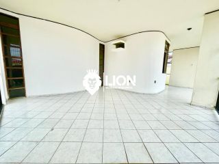 (016)EXCELENTE ALUGUEL - CASA DE ESQUINA EM CONJUNTO COM PORTARIA