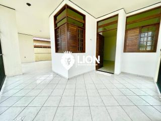 (016)EXCELENTE ALUGUEL - CASA DE ESQUINA EM CONJUNTO COM PORTARIA