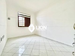 (016)EXCELENTE ALUGUEL - CASA DE ESQUINA EM CONJUNTO COM PORTARIA