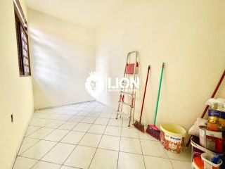 (016)EXCELENTE ALUGUEL - CASA DE ESQUINA EM CONJUNTO COM PORTARIA