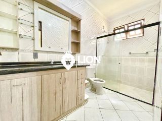 (016)EXCELENTE ALUGUEL - CASA DE ESQUINA EM CONJUNTO COM PORTARIA