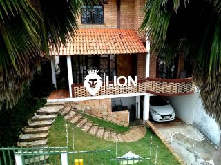 IMÓVEL ESPAÇOSO, MOBILIADO E COM ÁREA DE LAZER COMPLETA