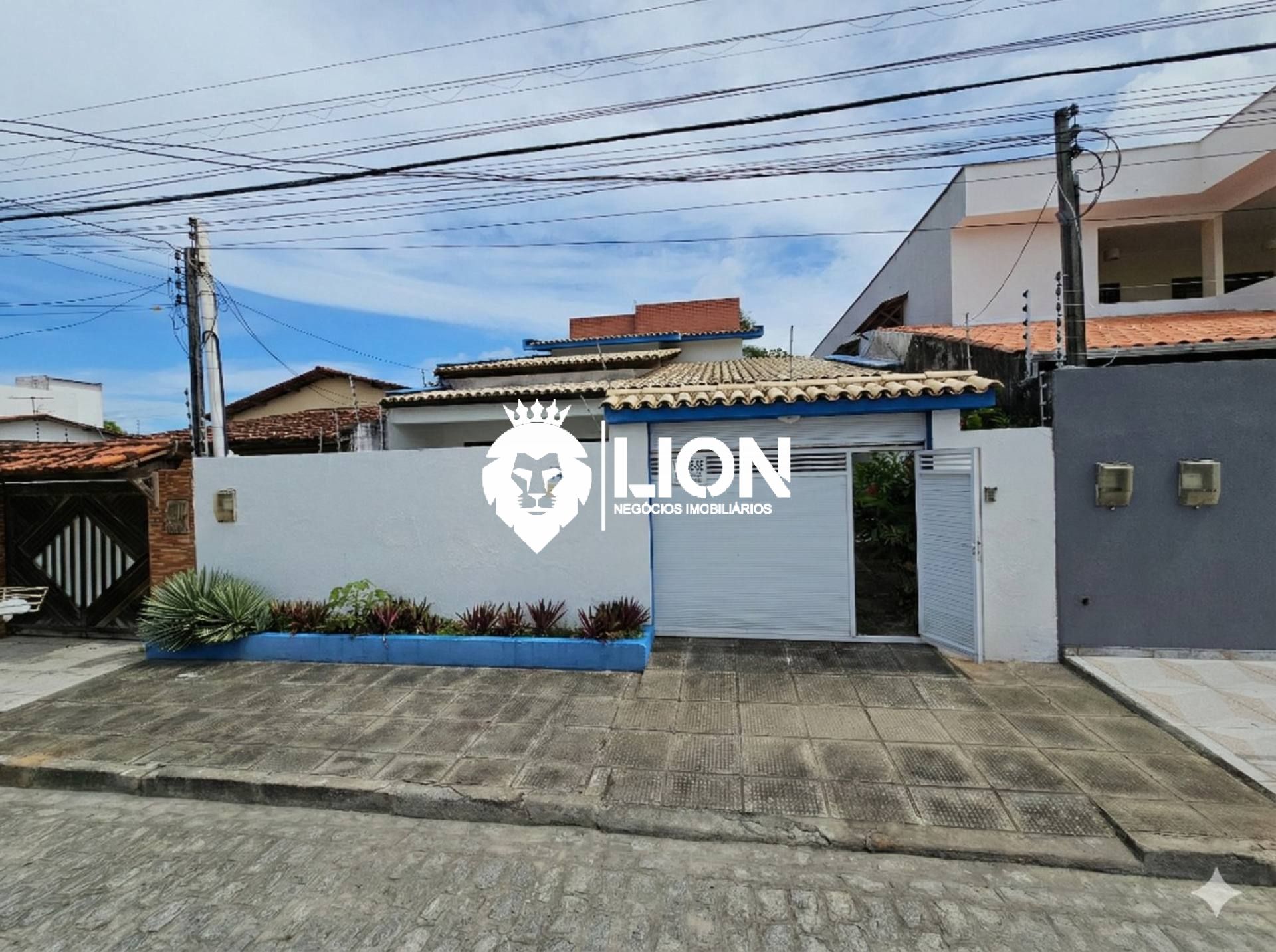 CASA À VENDA – 200m² DE CONFORTO E SOFISTICAÇÃO