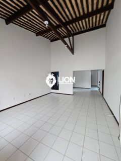 CASA À VENDA – 200m² DE CONFORTO E SOFISTICAÇÃO