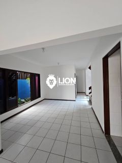 CASA À VENDA – 200m² DE CONFORTO E SOFISTICAÇÃO