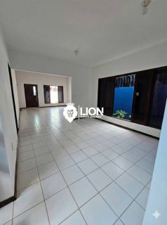 CASA À VENDA – 200m² DE CONFORTO E SOFISTICAÇÃO