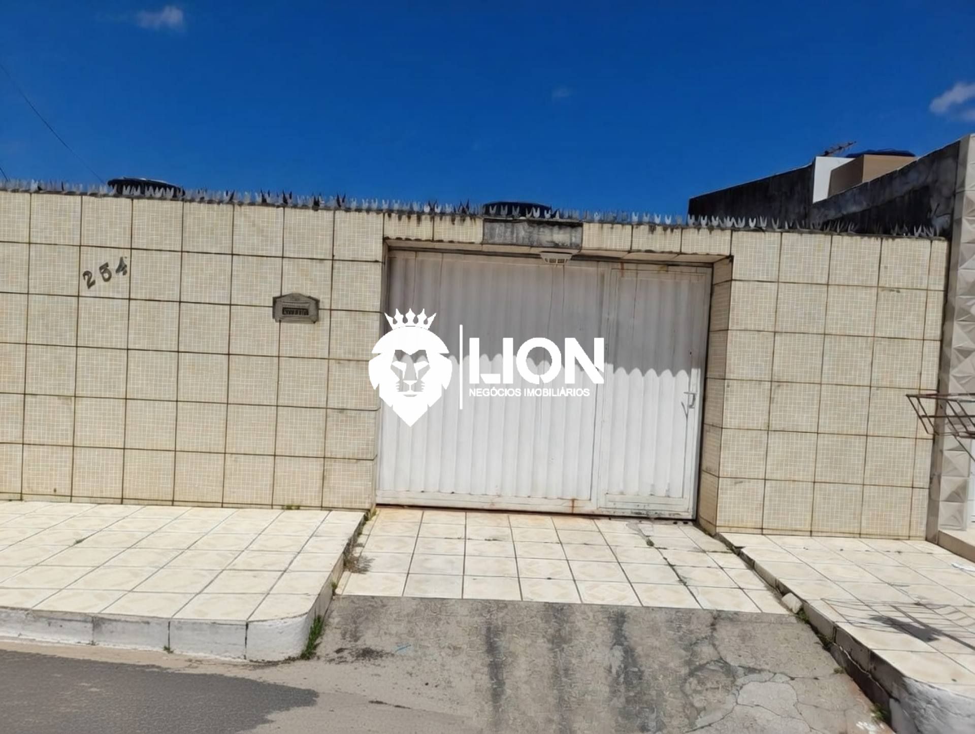 VENDO CASA ESPAÇOSA E BEM LOCALIZADA!- CIDADE UNIVERSITÁRIA