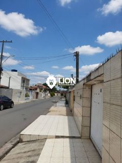 VENDO CASA ESPAÇOSA E BEM LOCALIZADA!- CIDADE UNIVERSITÁRIA
