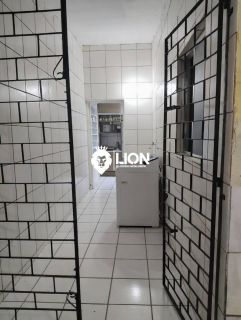 VENDO CASA ESPAÇOSA E BEM LOCALIZADA!- CIDADE UNIVERSITÁRIA
