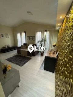 Linda Casa à Venda – Conforto, Espaço e Área de Lazer Completa!