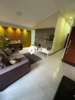 Linda Casa à Venda – Conforto, Espaço e Área de Lazer Completa!