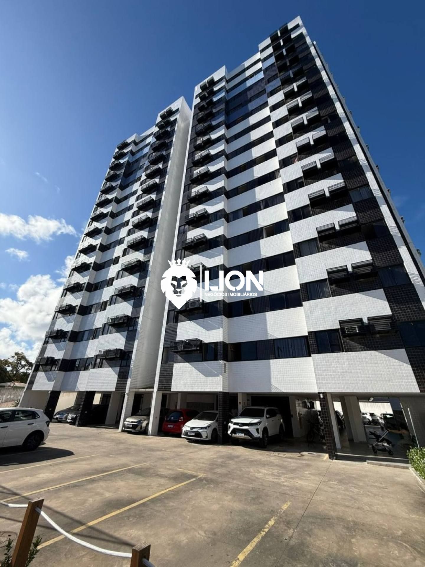 Apartamento com Vista para o Mar no Edf. Pier 640 – Excelente Localização!
