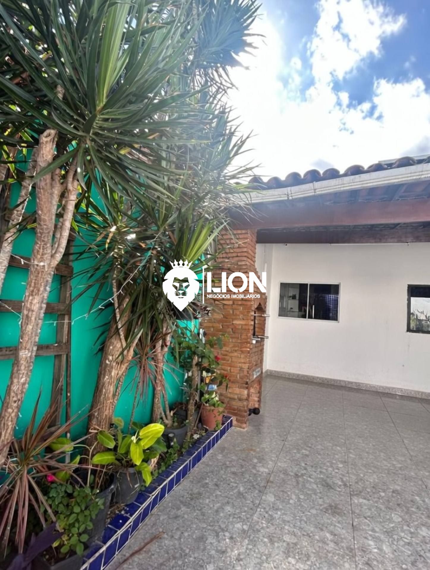Casa à Venda – Conforto, Espaço e Excelente Posição Solar!