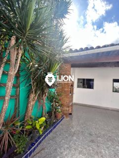 Casa à Venda – Conforto, Espaço e Excelente Posição Solar!