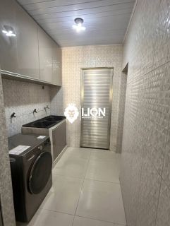 Casa à Venda – Conforto, Espaço e Excelente Posição Solar!