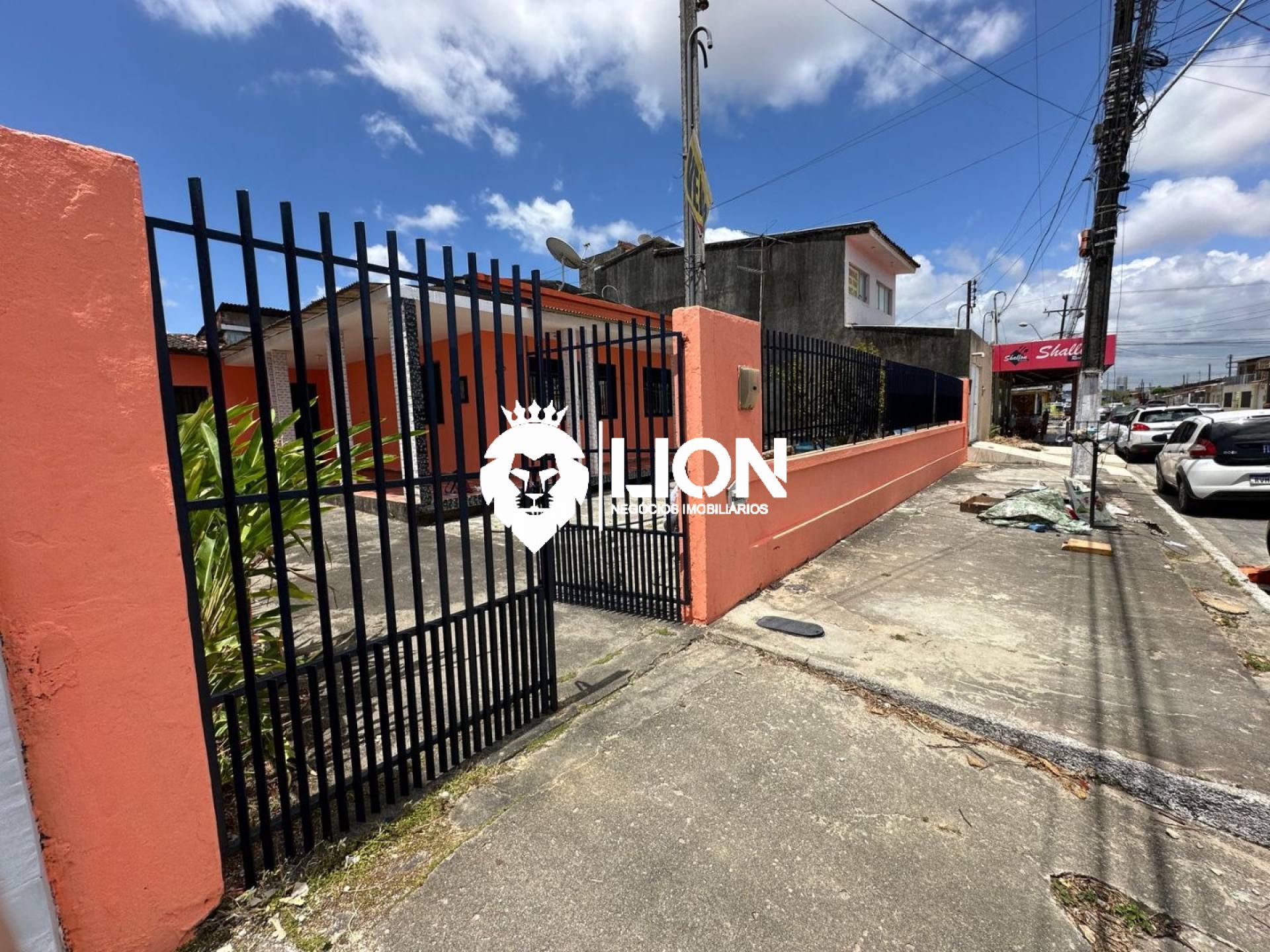 Casa Ampla em Área Comercial – Excelente Oportunidade!