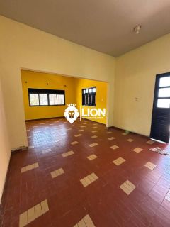 Casa Ampla em Área Comercial – Excelente Oportunidade!