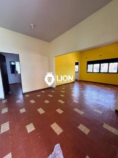 Casa Ampla em Área Comercial – Excelente Oportunidade!