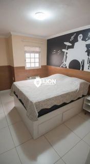CASA MOBILIADA À VENDA NO JACINTINHO – ESPAÇO, CONFORTO E LAZER COMPLETO!