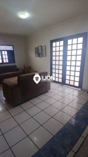 CASA MOBILIADA À VENDA NO JACINTINHO – ESPAÇO, CONFORTO E LAZER COMPLETO!