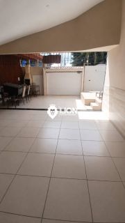 CASA MOBILIADA À VENDA NO JACINTINHO – ESPAÇO, CONFORTO E LAZER COMPLETO!