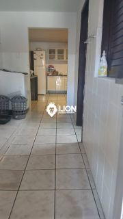 CASA MOBILIADA À VENDA NO JACINTINHO – ESPAÇO, CONFORTO E LAZER COMPLETO!