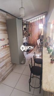 CASA MOBILIADA À VENDA NO JACINTINHO – ESPAÇO, CONFORTO E LAZER COMPLETO!