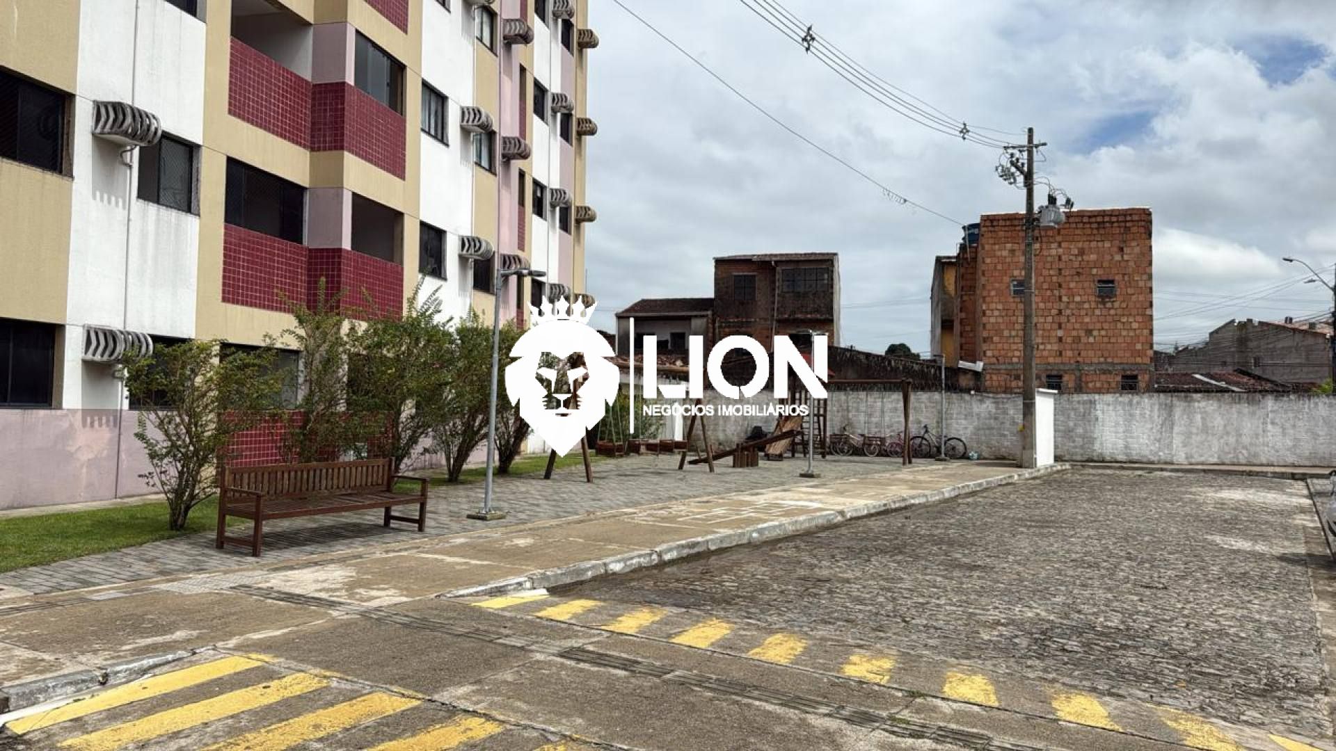 APARTAMENTO À VENDA EM CONDOMÍNIO FECHADO!