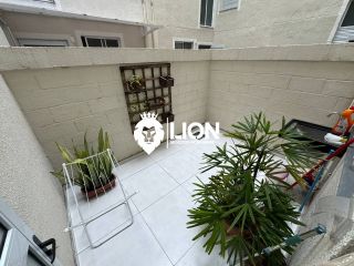APARTAMENTO À VENDA EM LOCALIZAÇÃO PRIVILEGIADA!