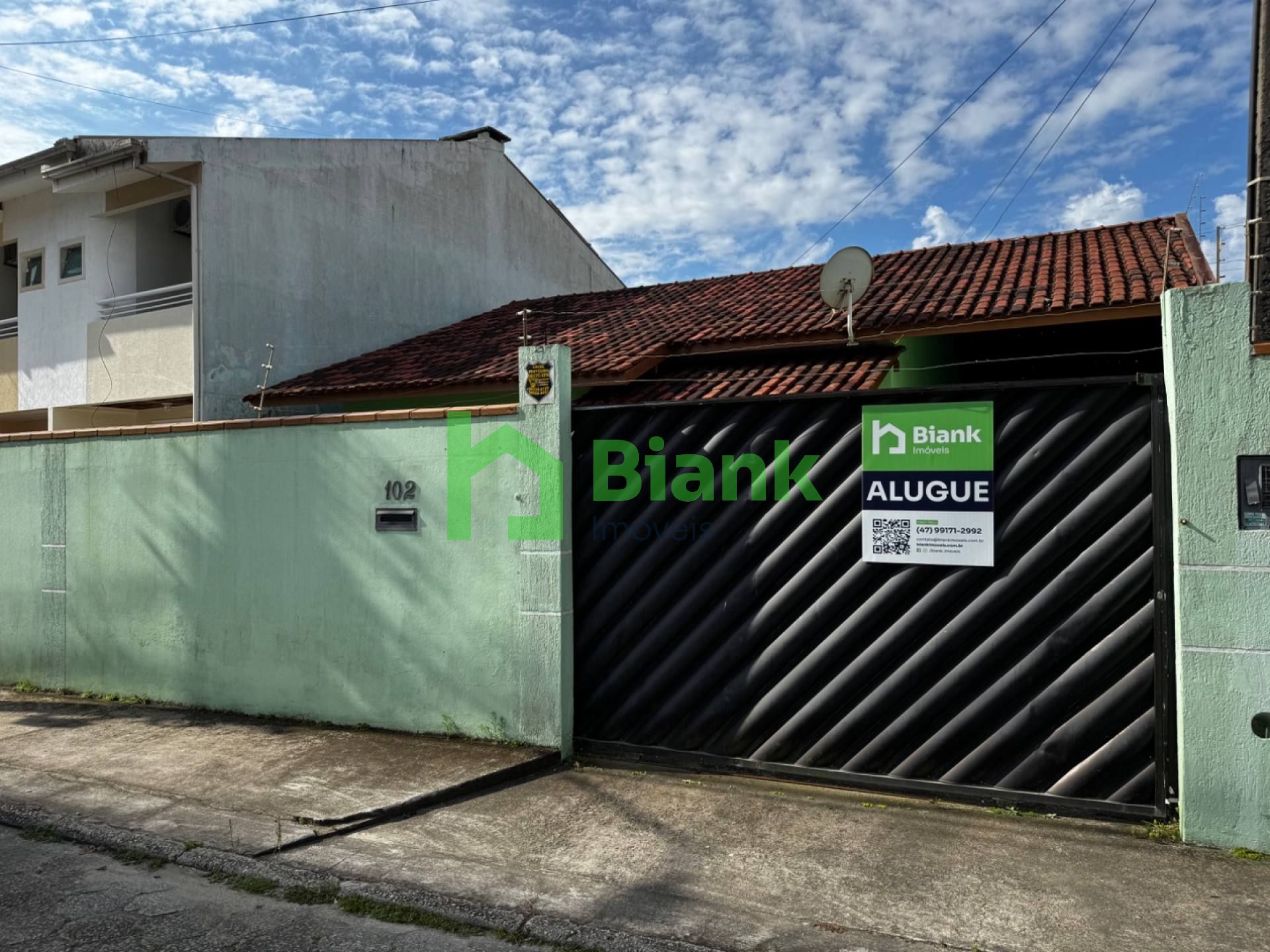 Casa 1 Suíte + 1 Dorm Vaga 3 carros