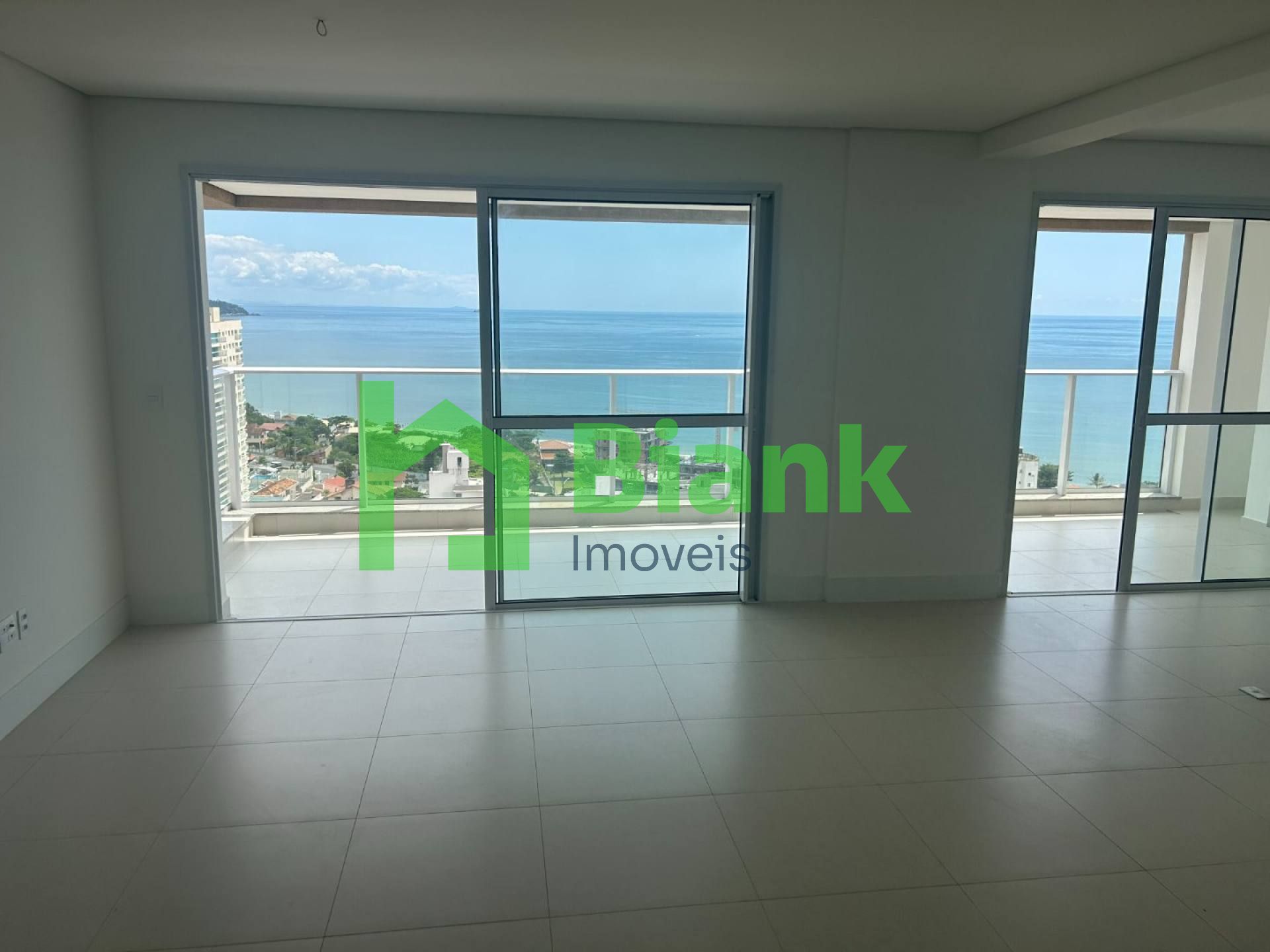 Sua cobertura frente Mar na Penha!