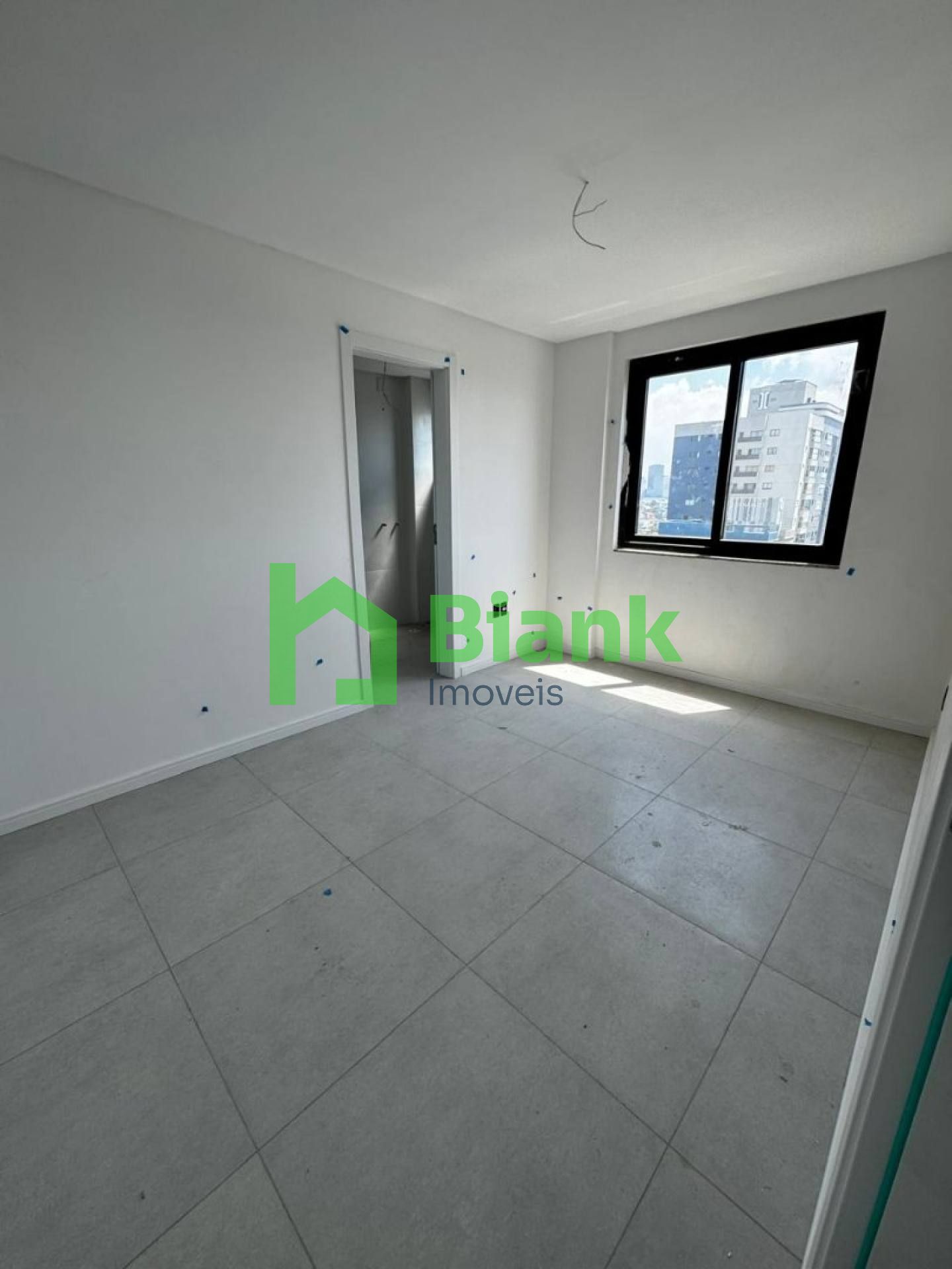 APTO QUADRA MAR  1SUÍTE + 1DORM, CENTRO, NAVEGANTES.