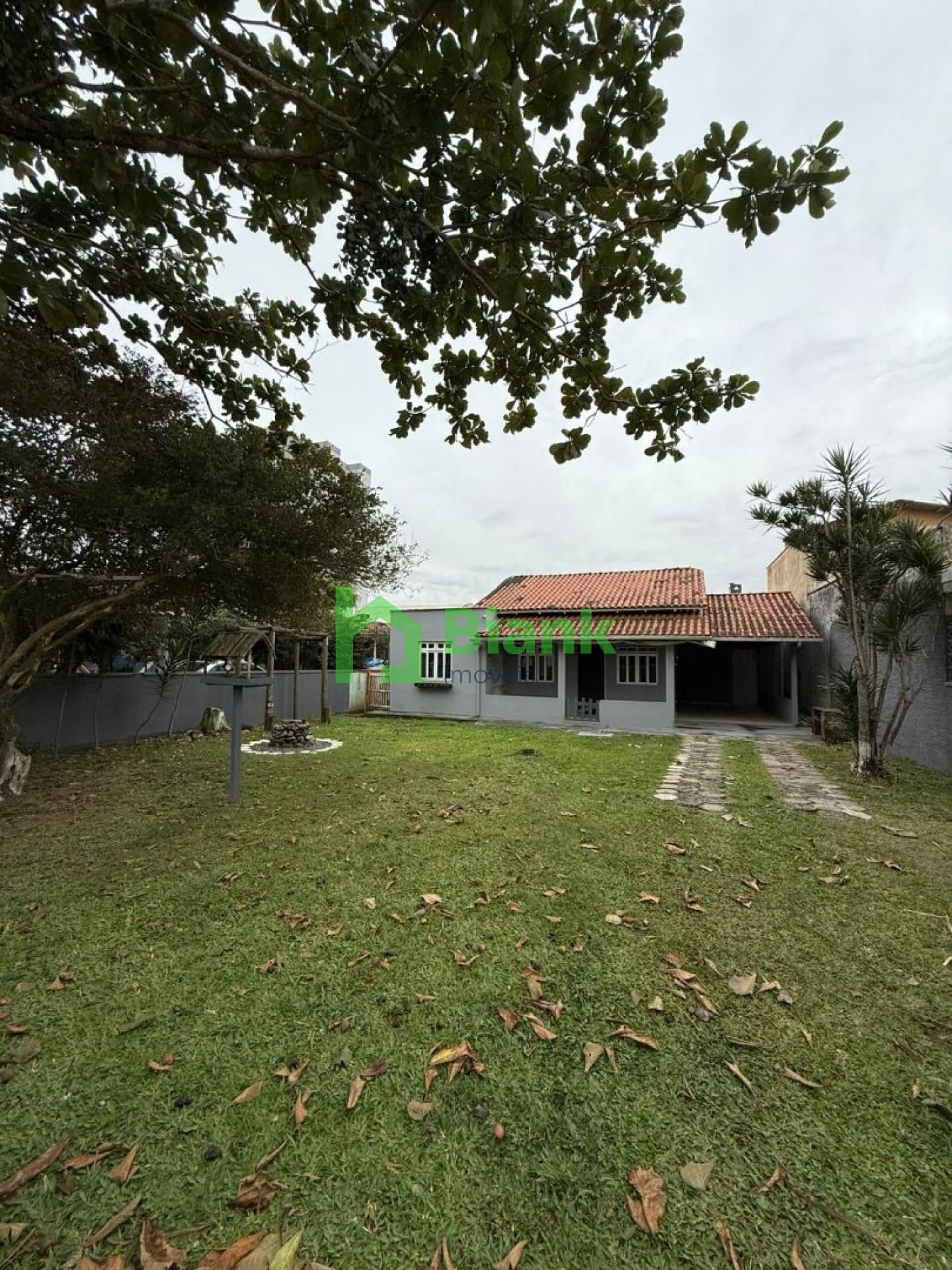 Casa à venda com 3 quartos no Centro de Navegantes – Quadra do Mar!