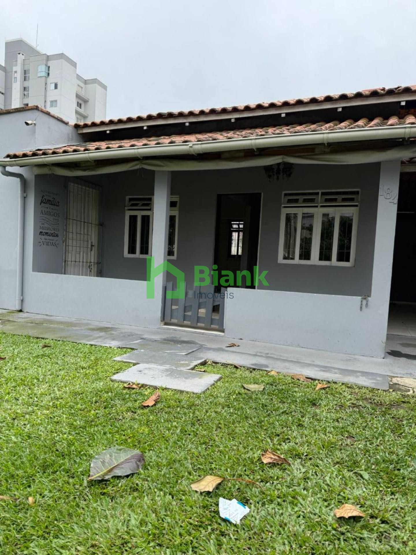 Casa à venda com 3 quartos no Centro de Navegantes – Quadra do Mar!