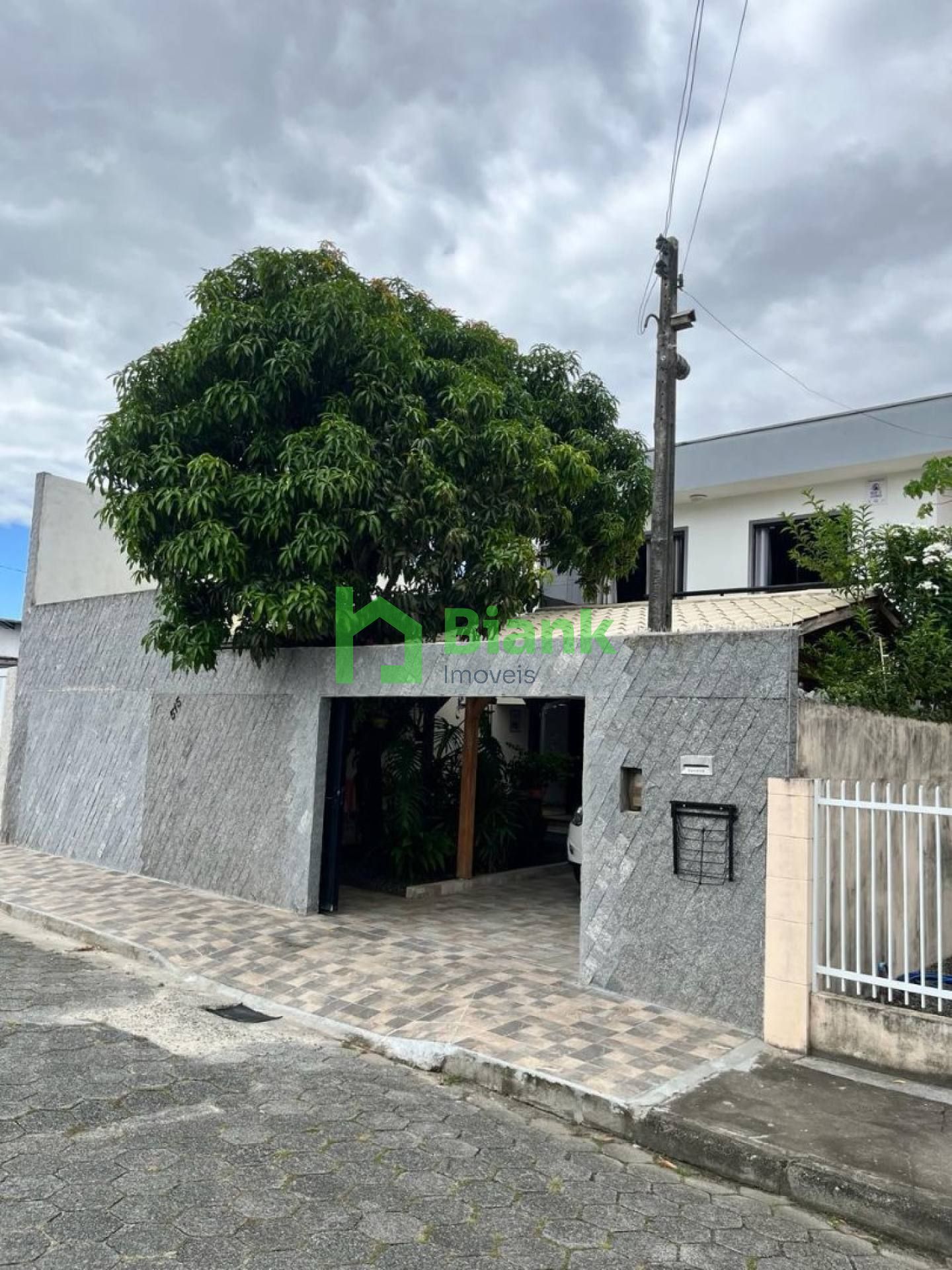 Sobrado à Venda no Centro de Navegantes – Conforto, Estrutura e Lazer!