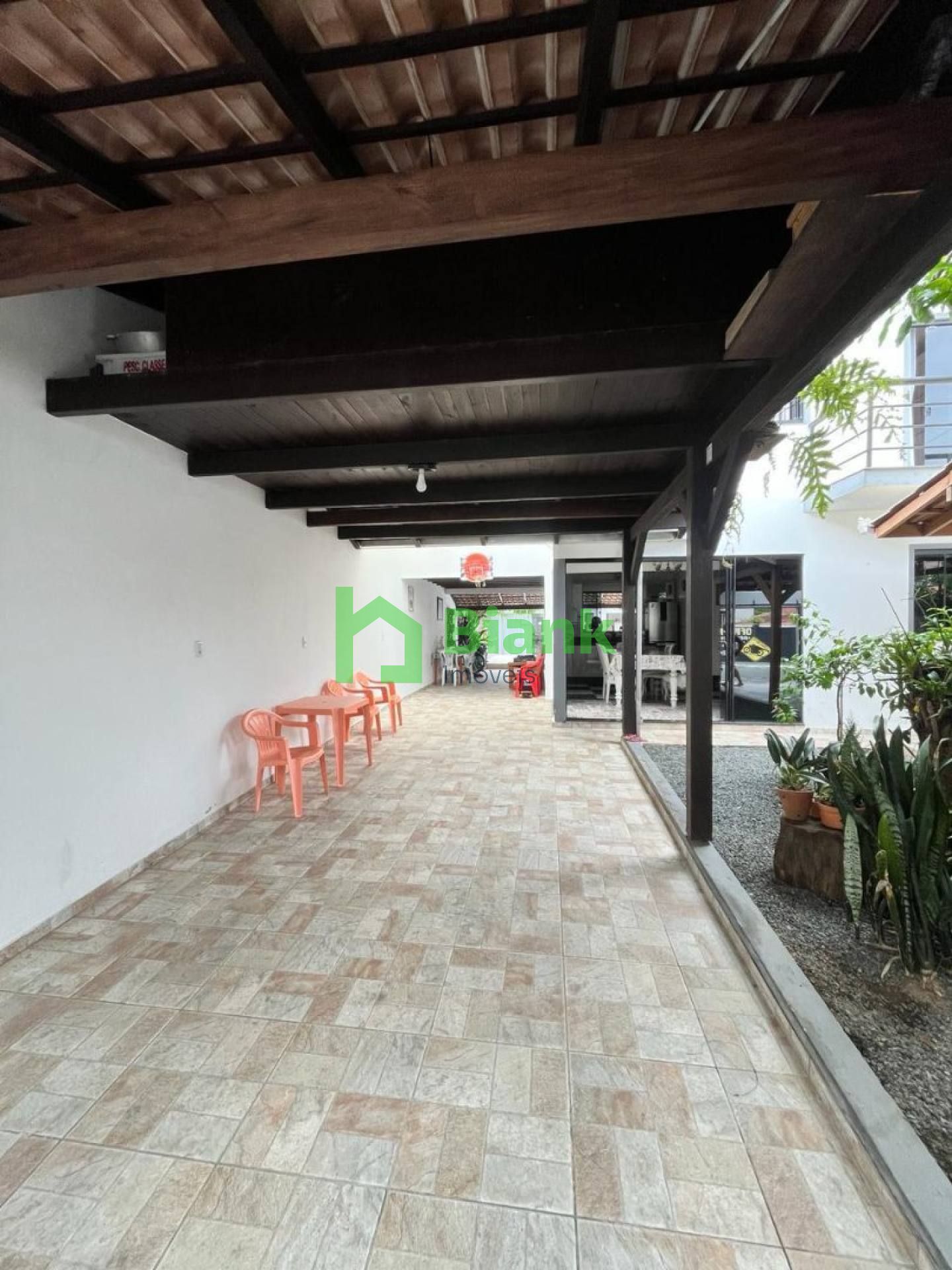 Sobrado à Venda no Centro de Navegantes – Conforto, Estrutura e Lazer!