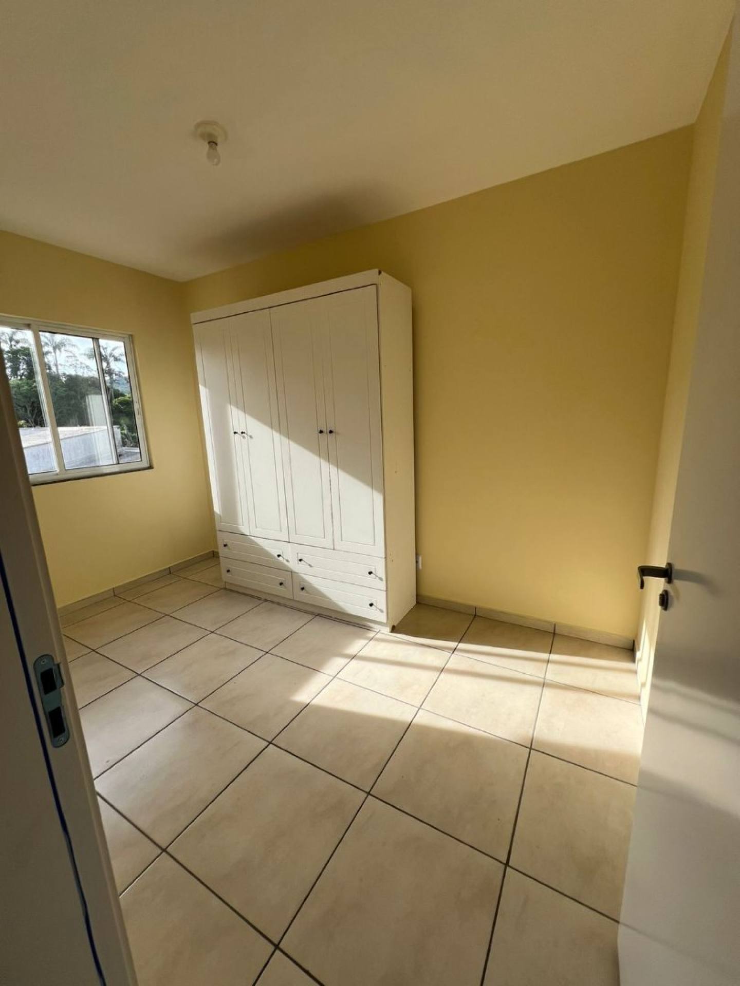 Apto para Locação na Meia Praia