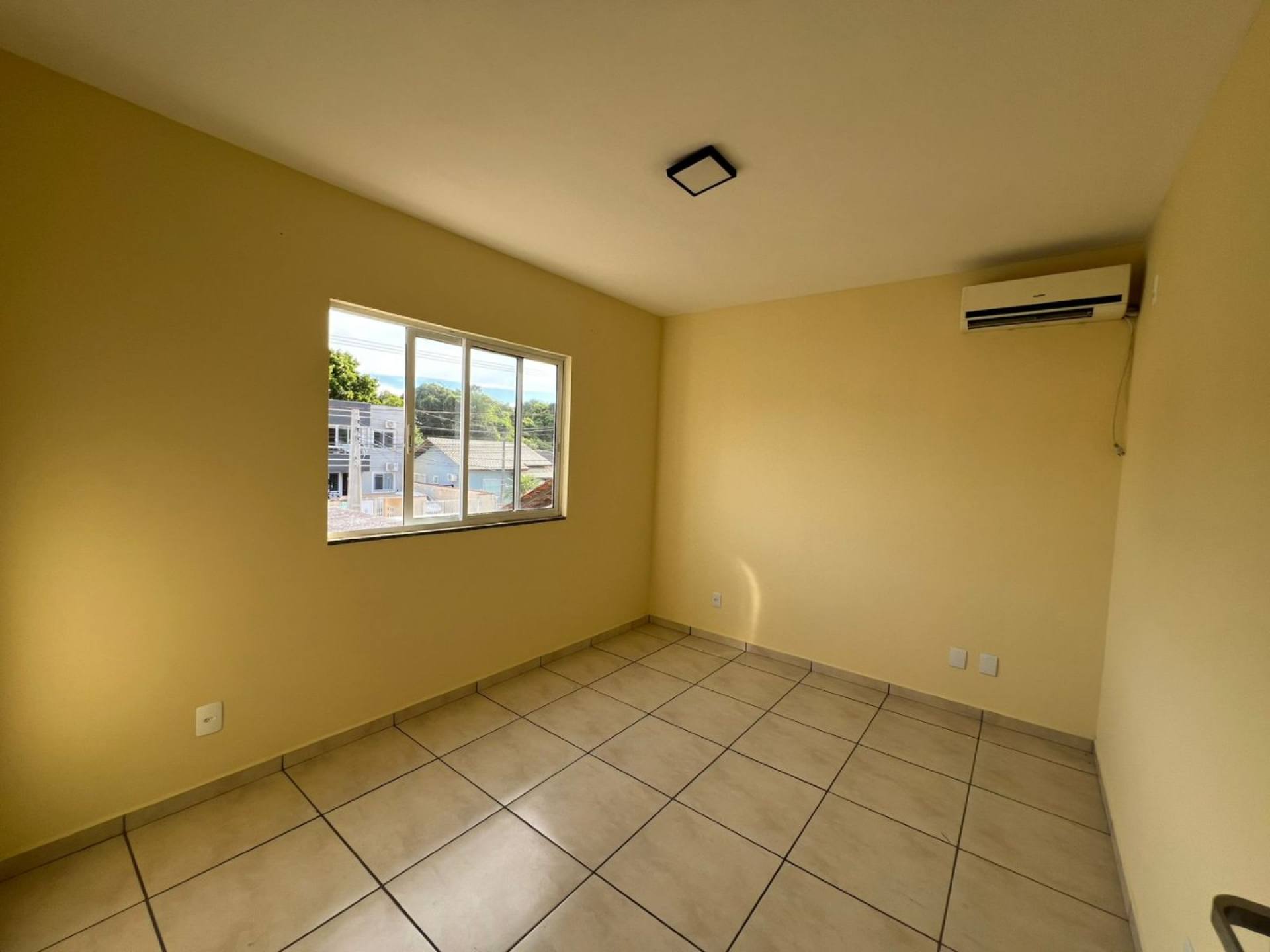 Apto para Locação na Meia Praia