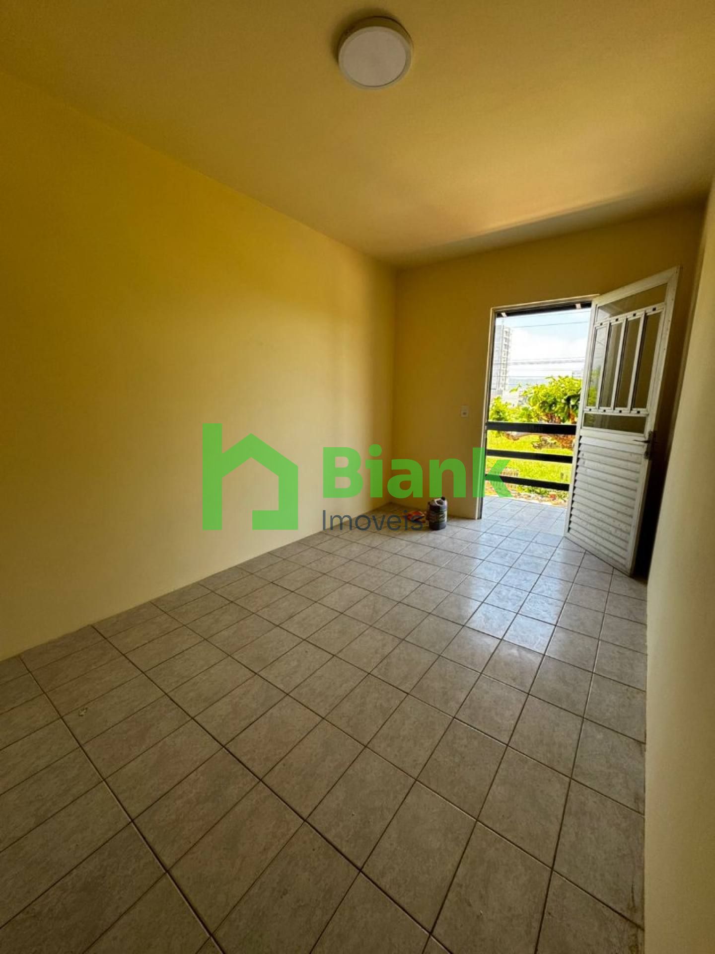 Casa na quadra do mar para locação!