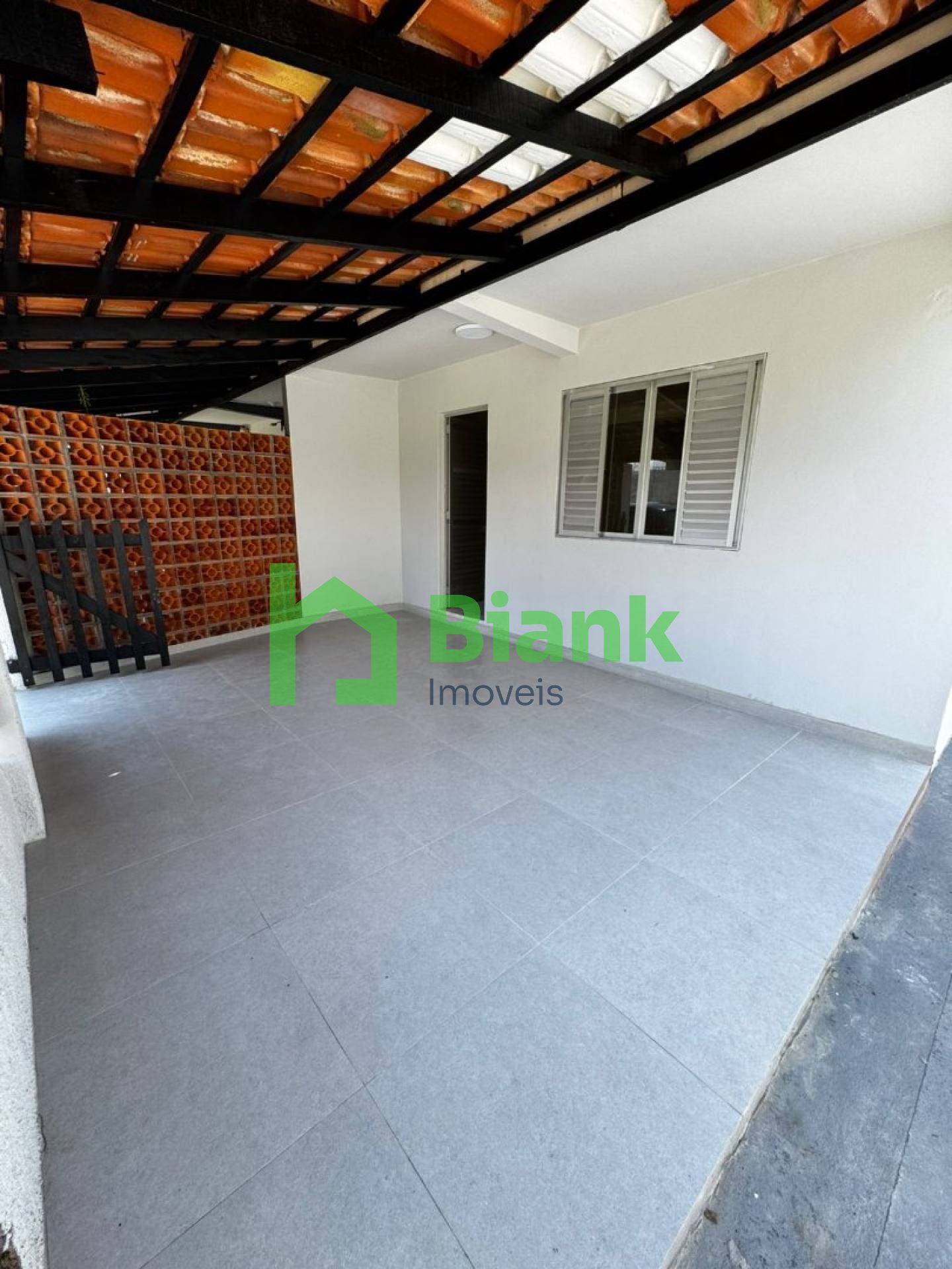 Casa na quadra do mar para locação!