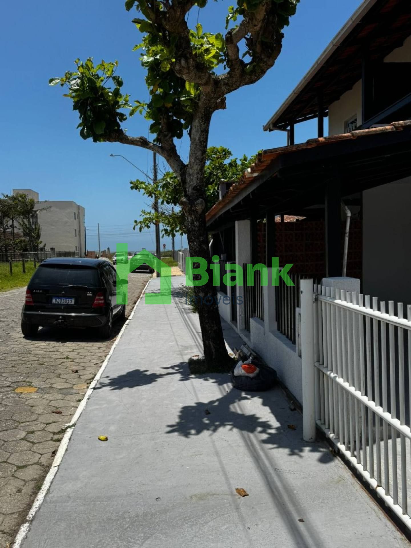 Casa na quadra do mar para locação!