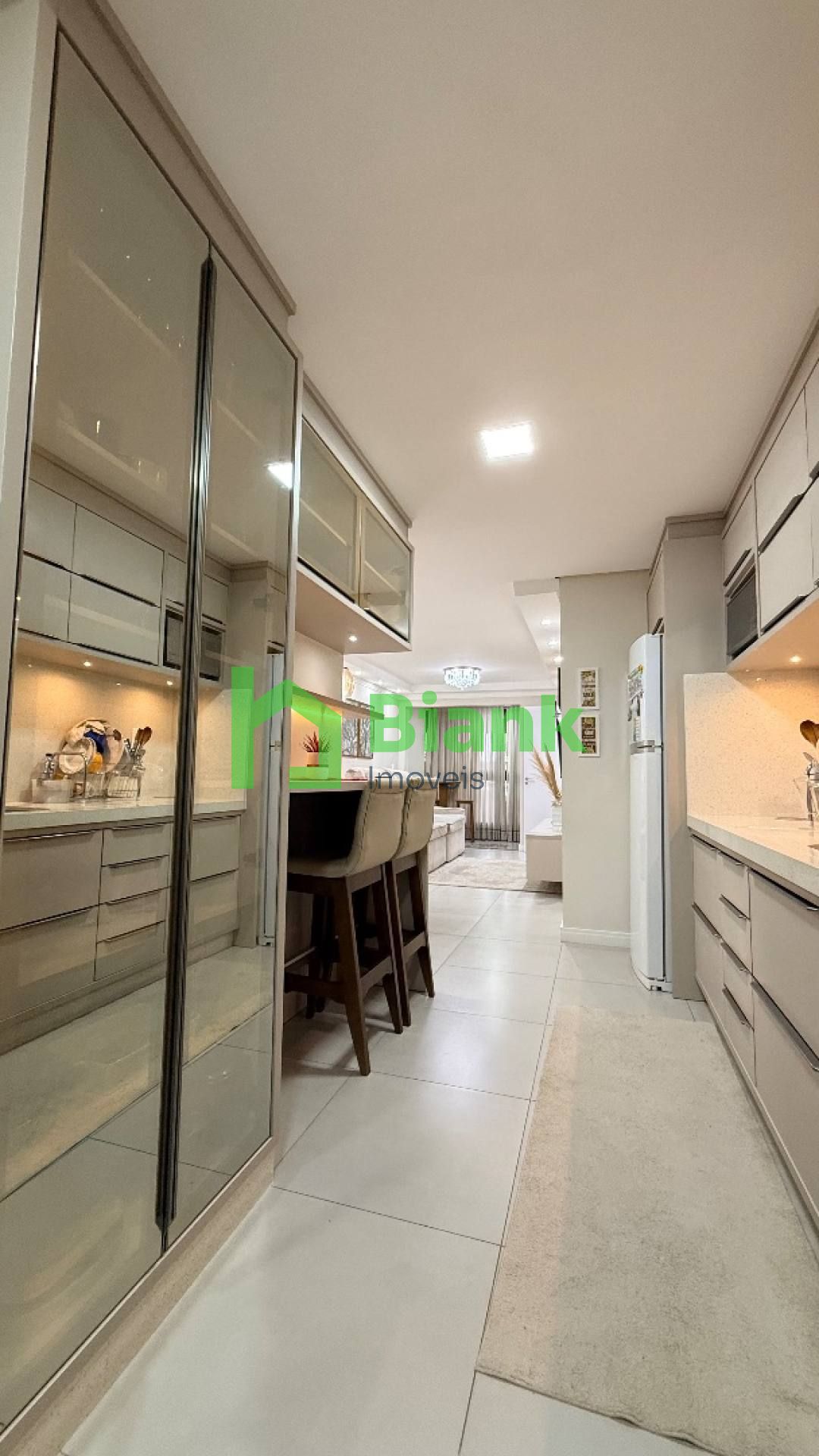 Apto 1 Suíte + 1 Dorm Mobiliado Centro de Navegantes - Venda