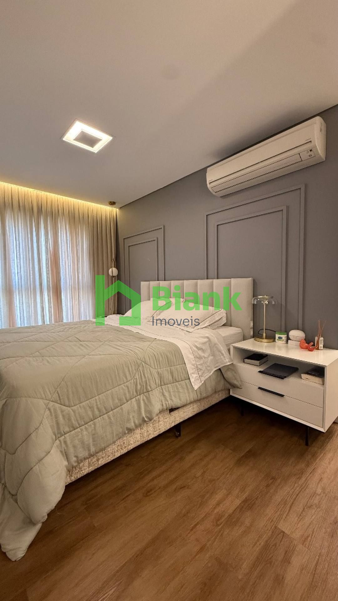 Cobertura Frente Mar 3 Suítes e 3 Vagas Mobiliado no Centro de Navegantes - VENDA