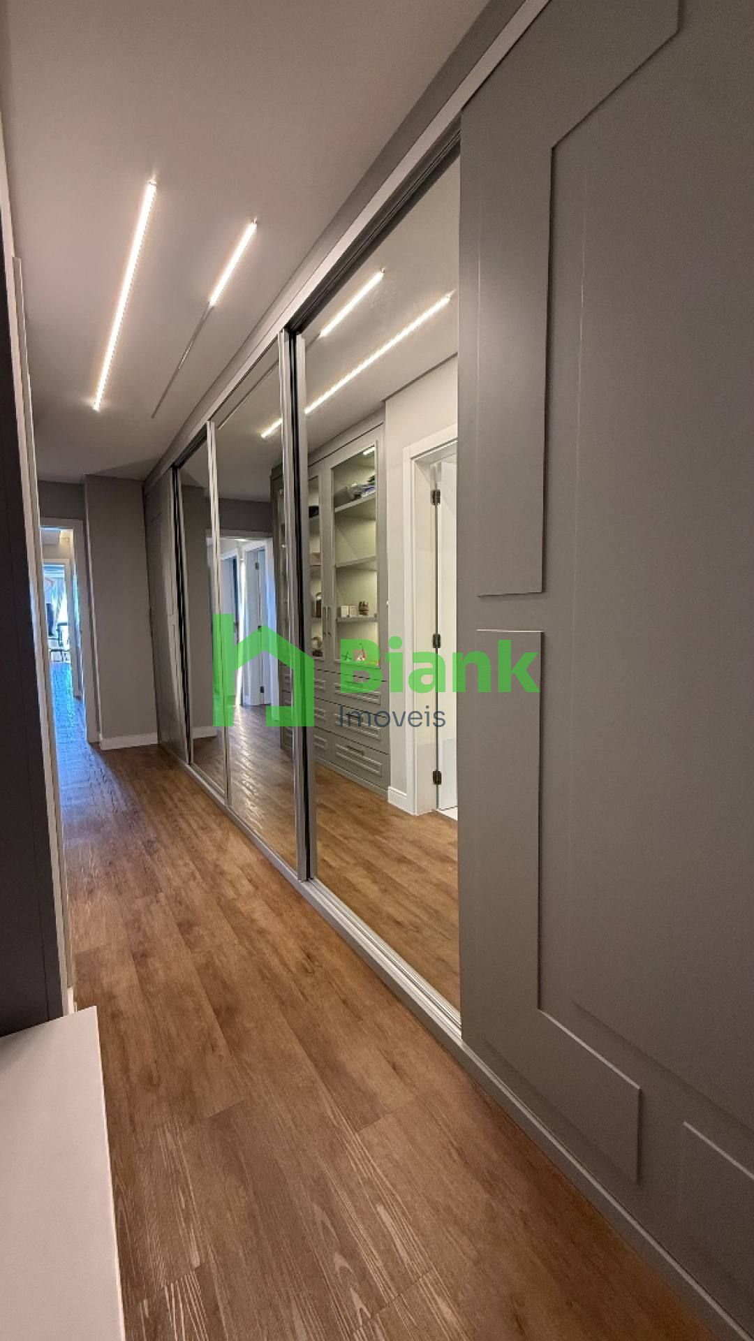 Cobertura Frente Mar 3 Suítes e 3 Vagas Mobiliado no Centro de Navegantes - VENDA