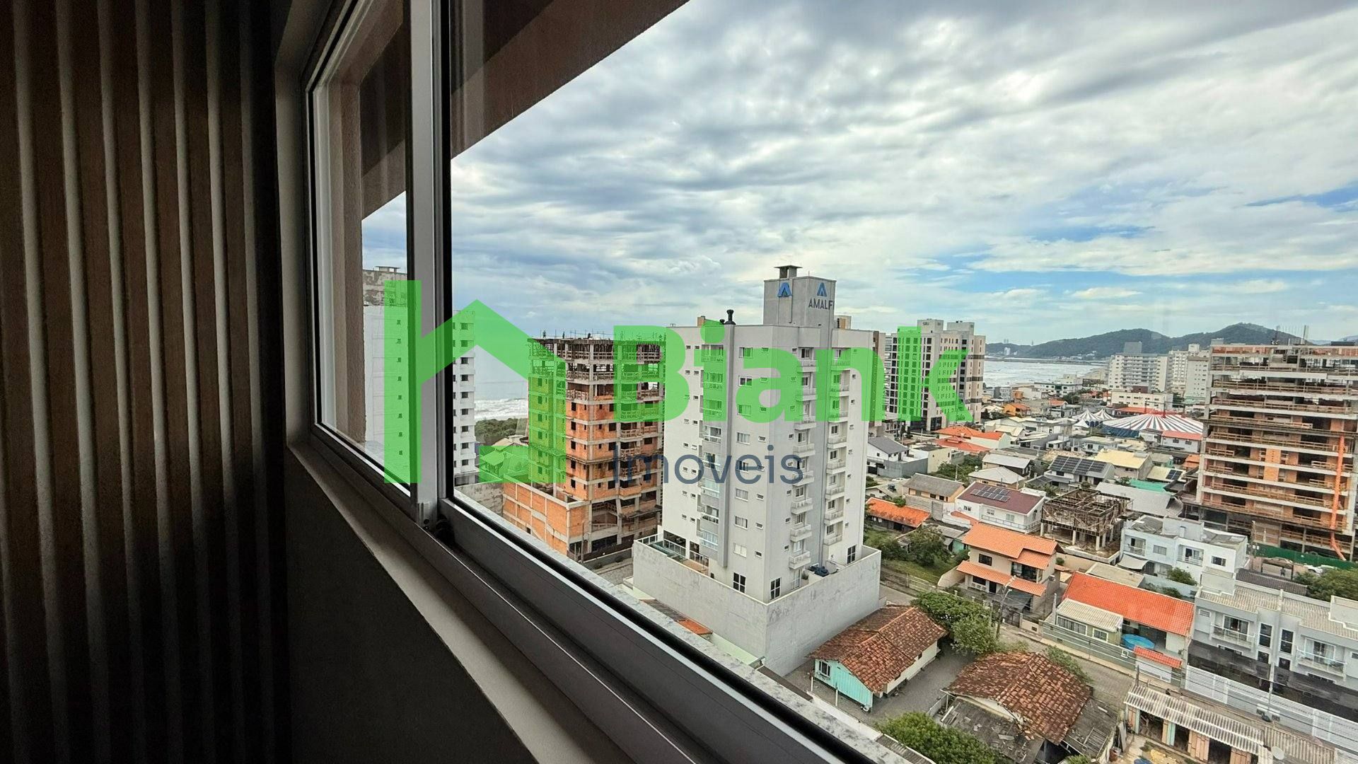 APTO QUADRA MAR 1 SUÍTE + 1  CENTRO DE NAVEGANTES - VENDA