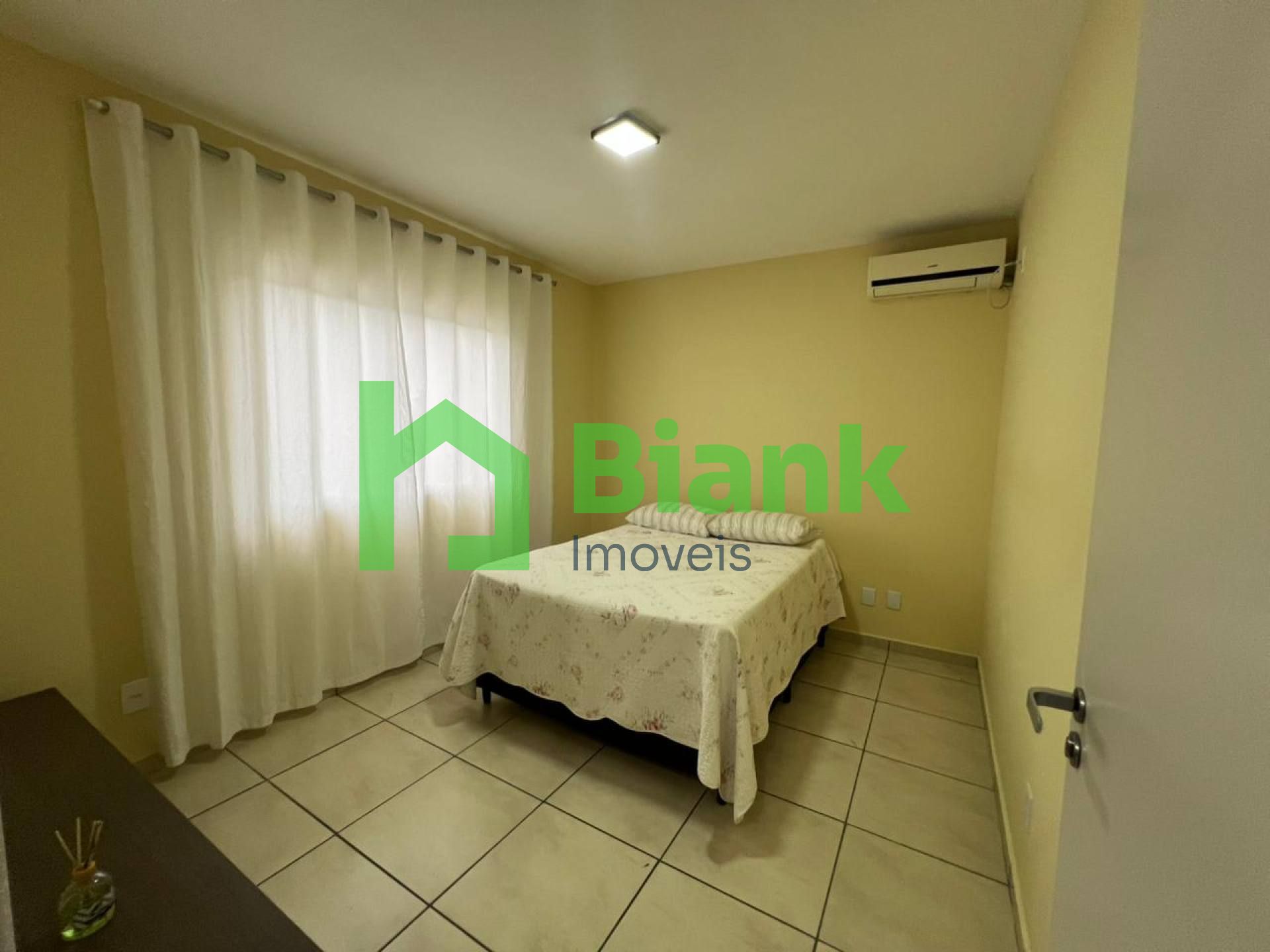 APARTAMENTO NA MEIA PRAIA - NAVEGANTES - VENDA